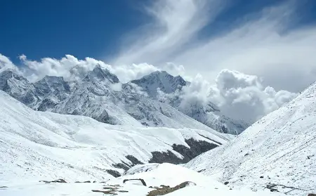 10 Lines on Himalaya in Hindi